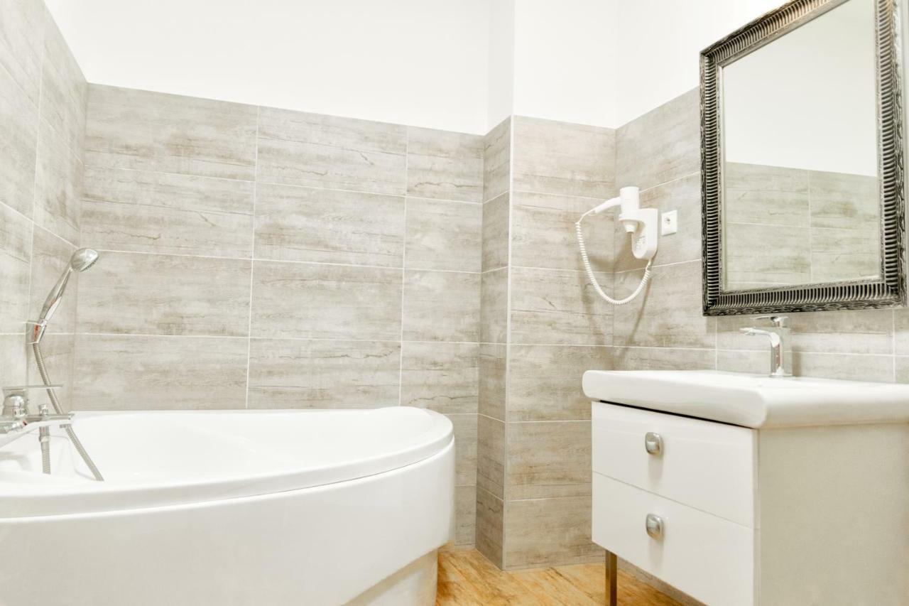Villa Centrum Apartmany S Ranajkami A Saunou Martin Bagian luar foto