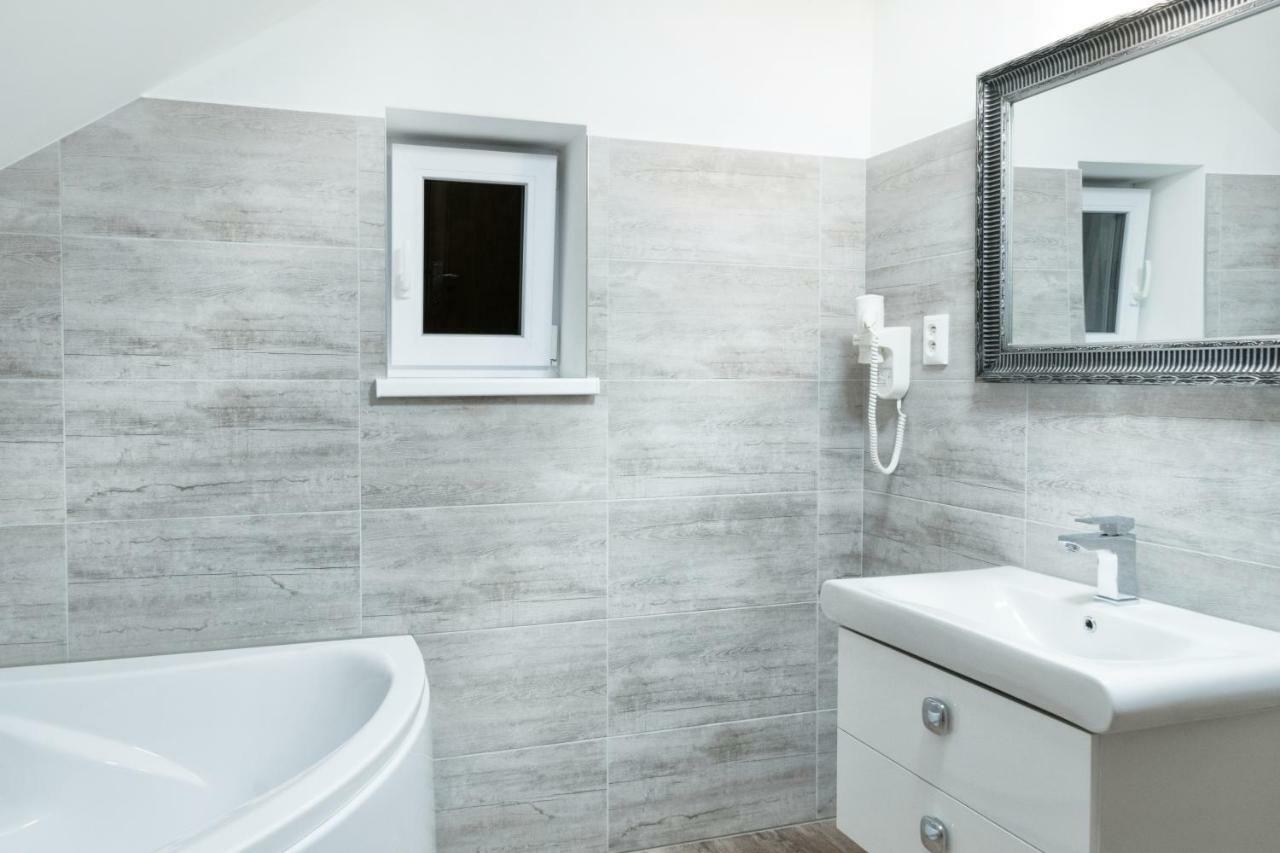 Villa Centrum Apartmany S Ranajkami A Saunou Martin Bagian luar foto