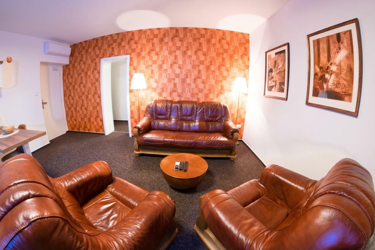 Villa Centrum Apartmany S Ranajkami A Saunou Martin Bagian luar foto