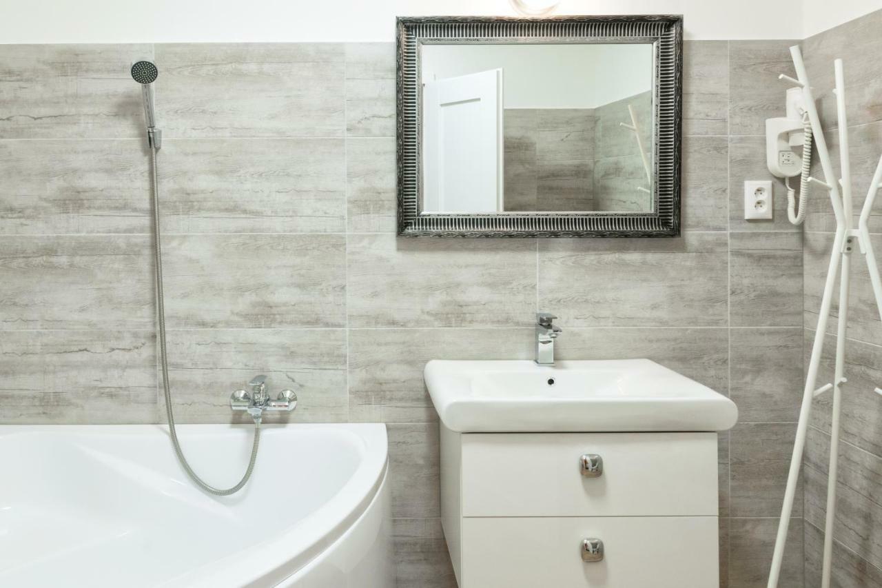 Villa Centrum Apartmany S Ranajkami A Saunou Martin Bagian luar foto